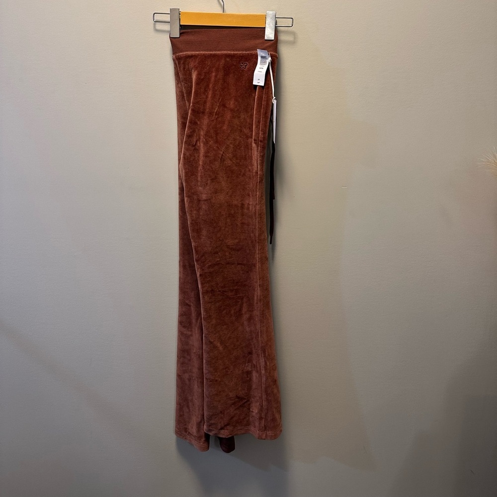NWT Aritzia Sundays Best Kiera  Velour Pants